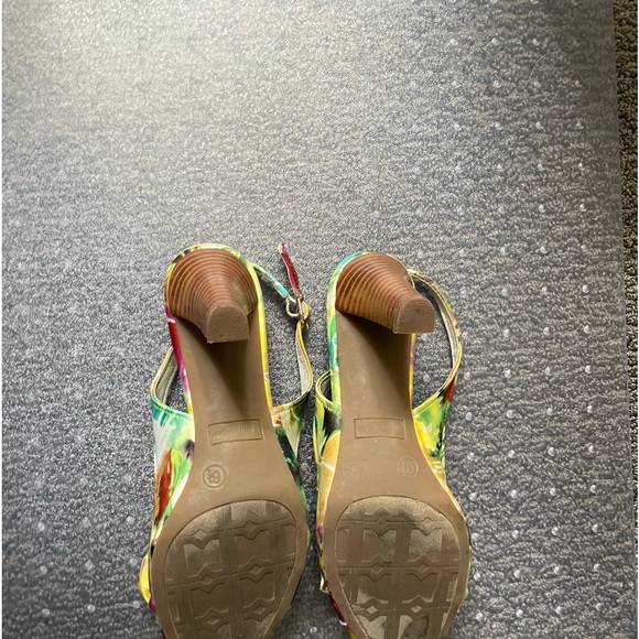 Naturalizer women’s summer shoes -size 6 1/2 - Picture 3 of 3